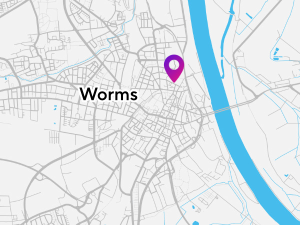 Kartenansicht von Worms. Mit grauem Straßennetz auf weißem Grund, unser Standort ist mit einem Karten-Marker in unseren Marken-Farben markiert